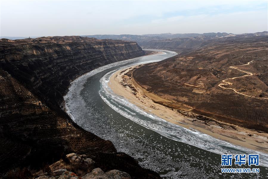 （美丽中国）（8）“银色巨龙”——黄河临汾段现流凌景观